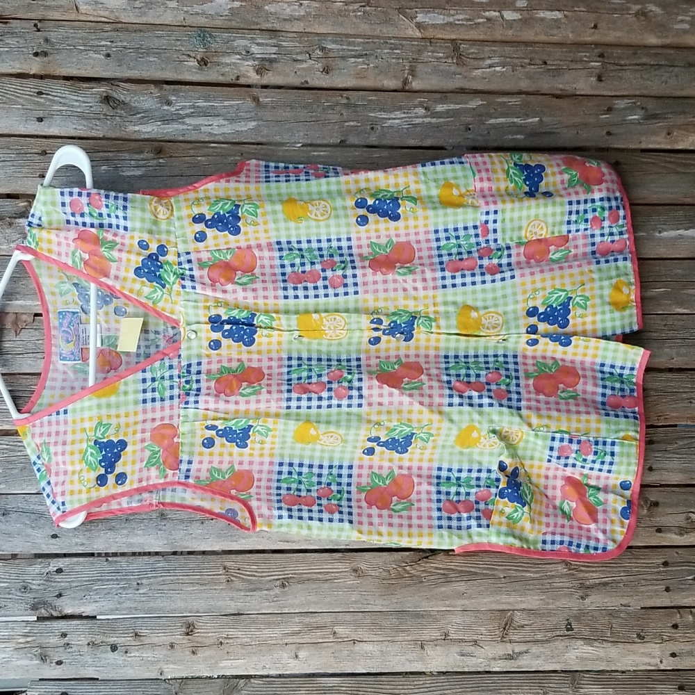 Adorable Vintage Berries Gingham Print Apron Snap Smock M